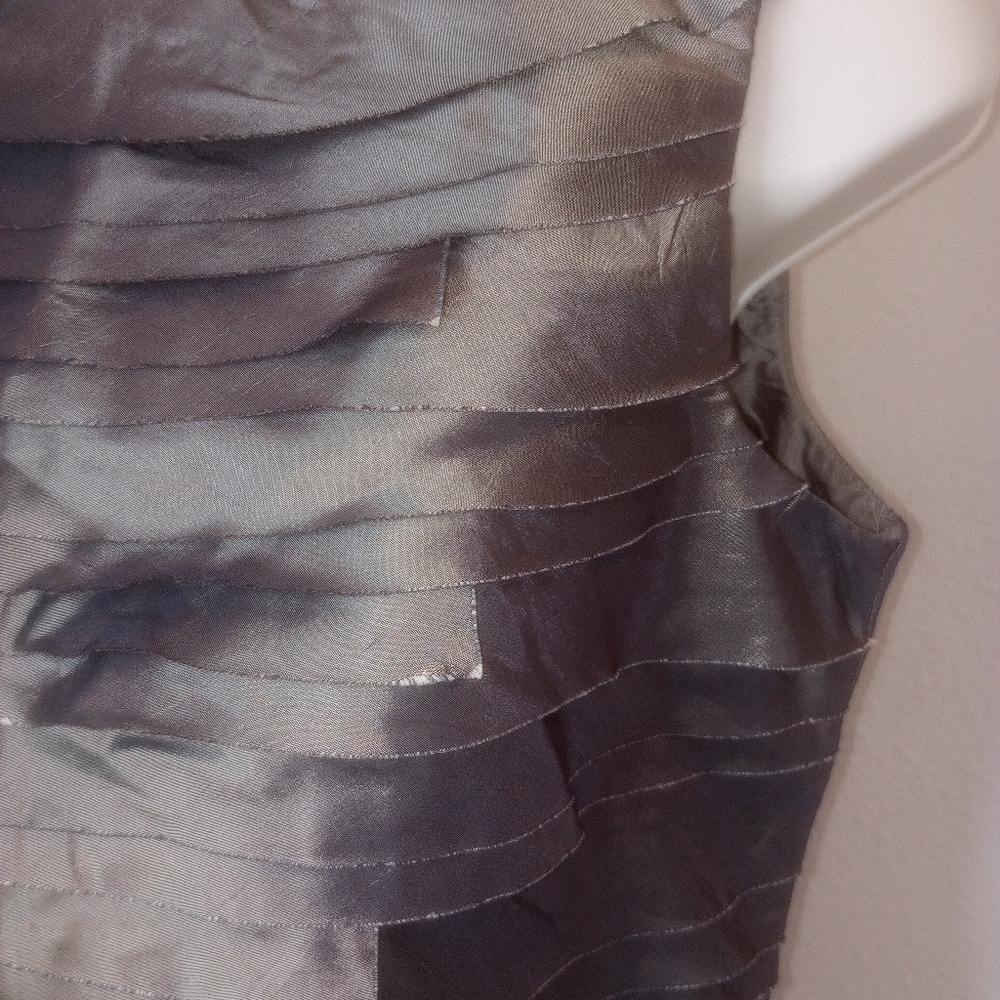 Elegant Sleeveless Dress in Metallic Gray London Time Petite 12P - Picture 10 of 10